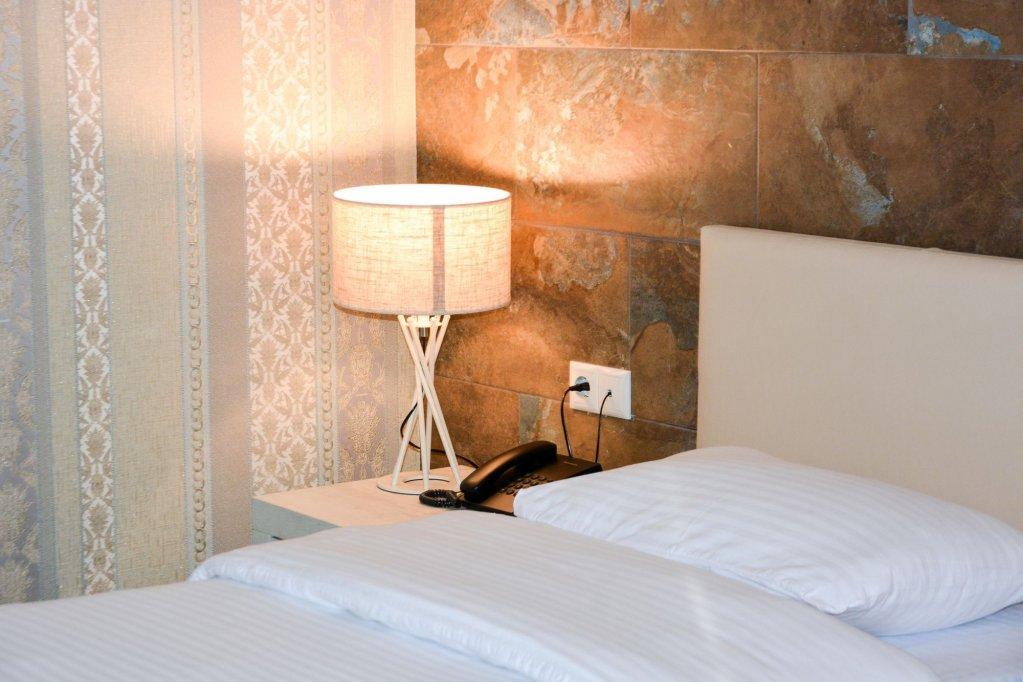 טביליסי Eleon Boutique Hotel מראה חיצוני תמונה